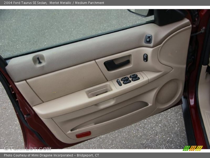 Merlot Metallic / Medium Parchment 2004 Ford Taurus SE Sedan