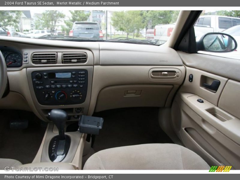 Merlot Metallic / Medium Parchment 2004 Ford Taurus SE Sedan