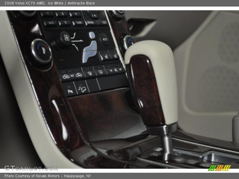 Ice White / Anthracite Black 2008 Volvo XC70 AWD