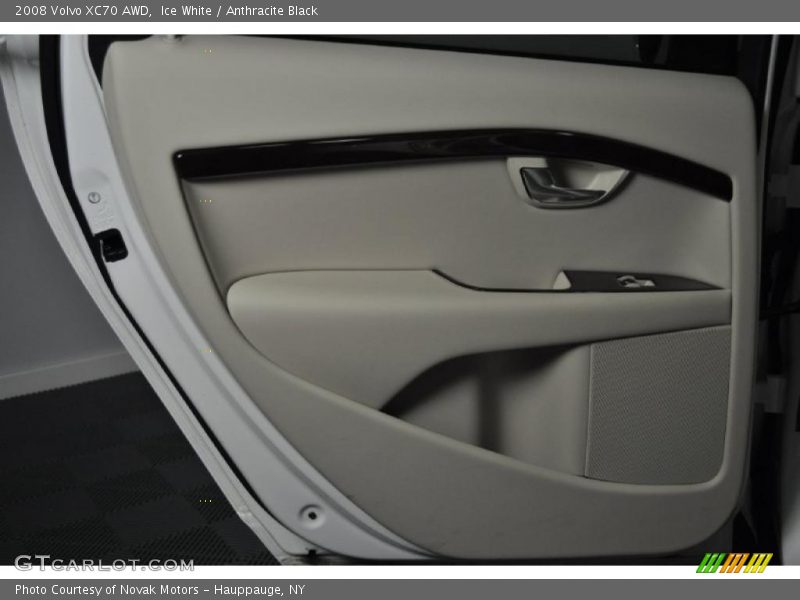 Ice White / Anthracite Black 2008 Volvo XC70 AWD
