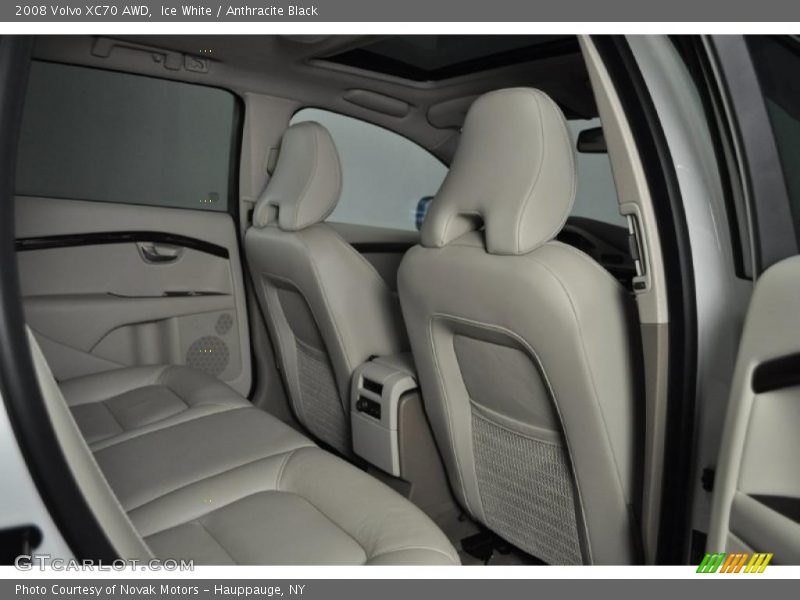 Ice White / Anthracite Black 2008 Volvo XC70 AWD