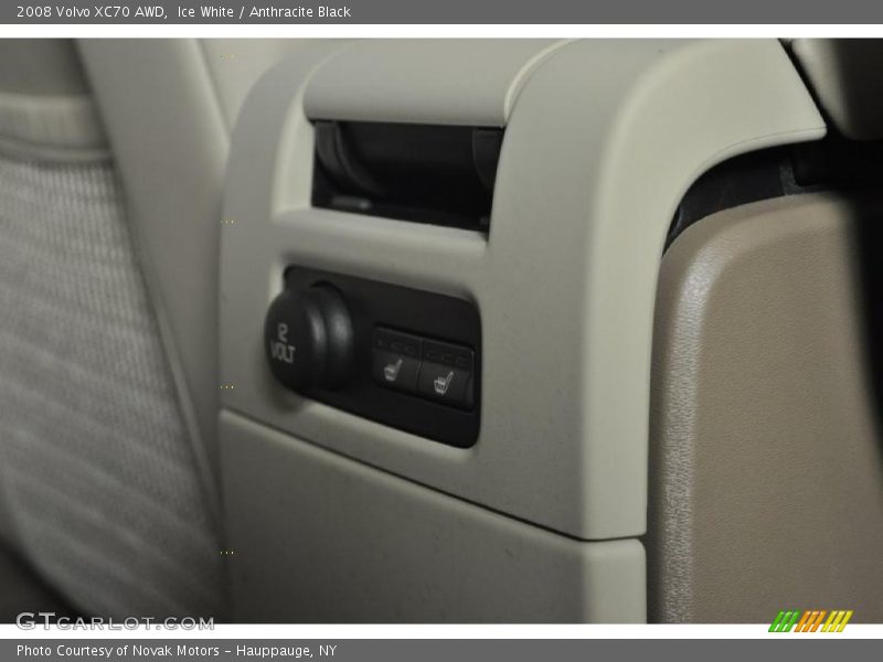 Ice White / Anthracite Black 2008 Volvo XC70 AWD