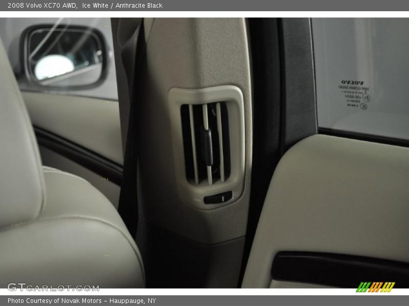 Ice White / Anthracite Black 2008 Volvo XC70 AWD