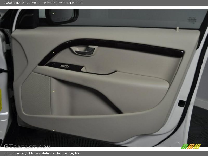 Ice White / Anthracite Black 2008 Volvo XC70 AWD