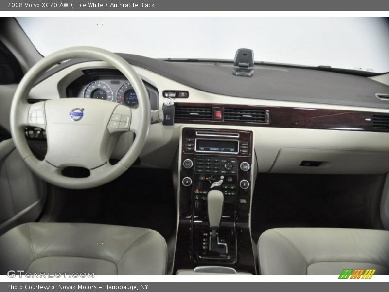 Ice White / Anthracite Black 2008 Volvo XC70 AWD