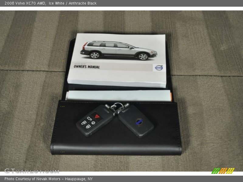 Ice White / Anthracite Black 2008 Volvo XC70 AWD