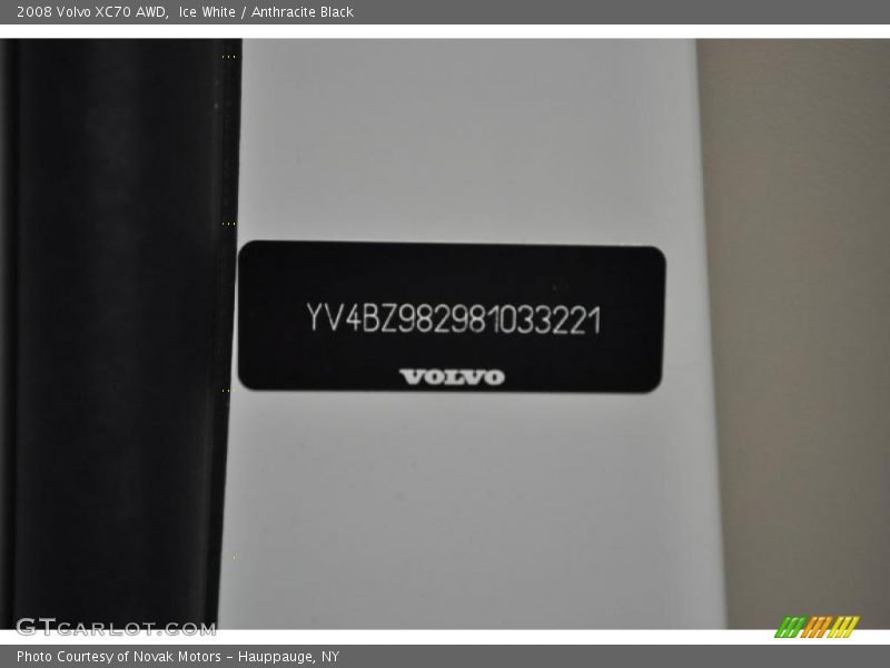 Ice White / Anthracite Black 2008 Volvo XC70 AWD