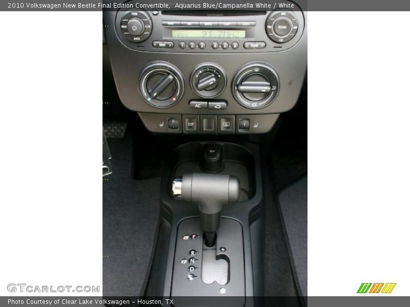 Aquarius Blue/Campanella White / White 2010 Volkswagen New Beetle Final Edition Convertible