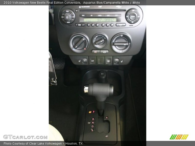 Aquarius Blue/Campanella White / White 2010 Volkswagen New Beetle Final Edition Convertible