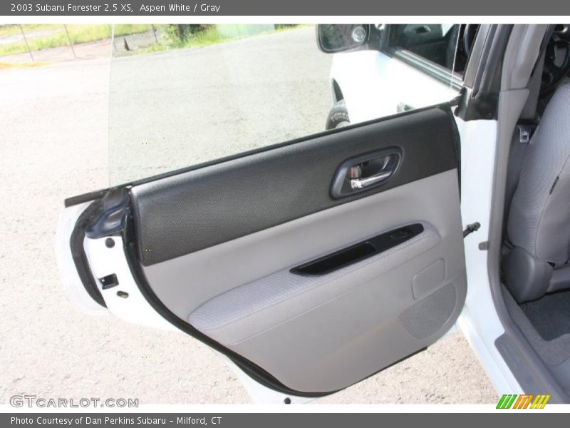 Aspen White / Gray 2003 Subaru Forester 2.5 XS