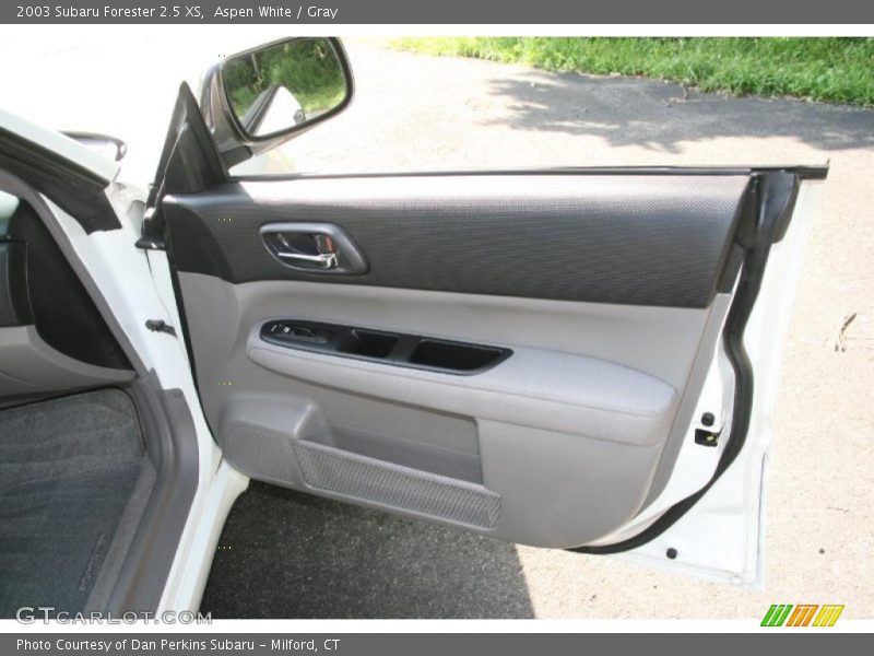 Aspen White / Gray 2003 Subaru Forester 2.5 XS