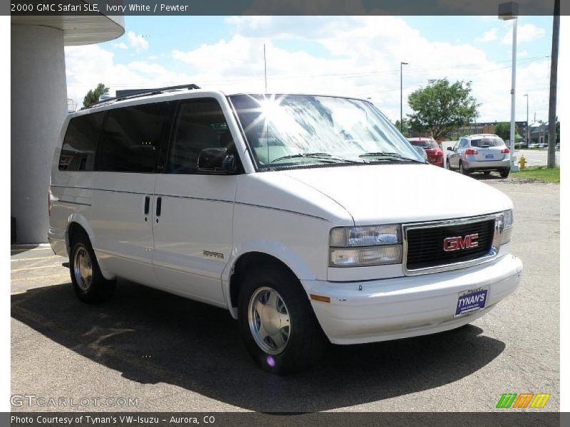 Ivory White / Pewter 2000 GMC Safari SLE