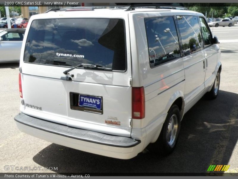 Ivory White / Pewter 2000 GMC Safari SLE