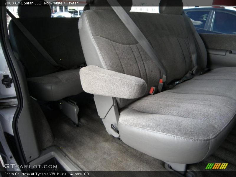 Ivory White / Pewter 2000 GMC Safari SLE