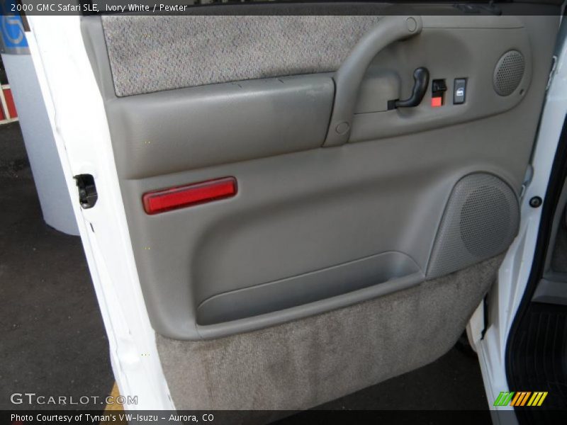 Ivory White / Pewter 2000 GMC Safari SLE