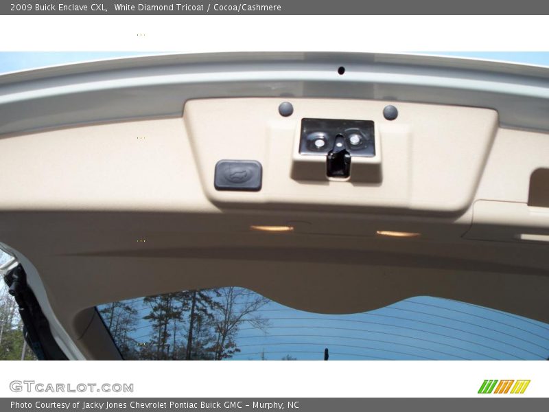White Diamond Tricoat / Cocoa/Cashmere 2009 Buick Enclave CXL