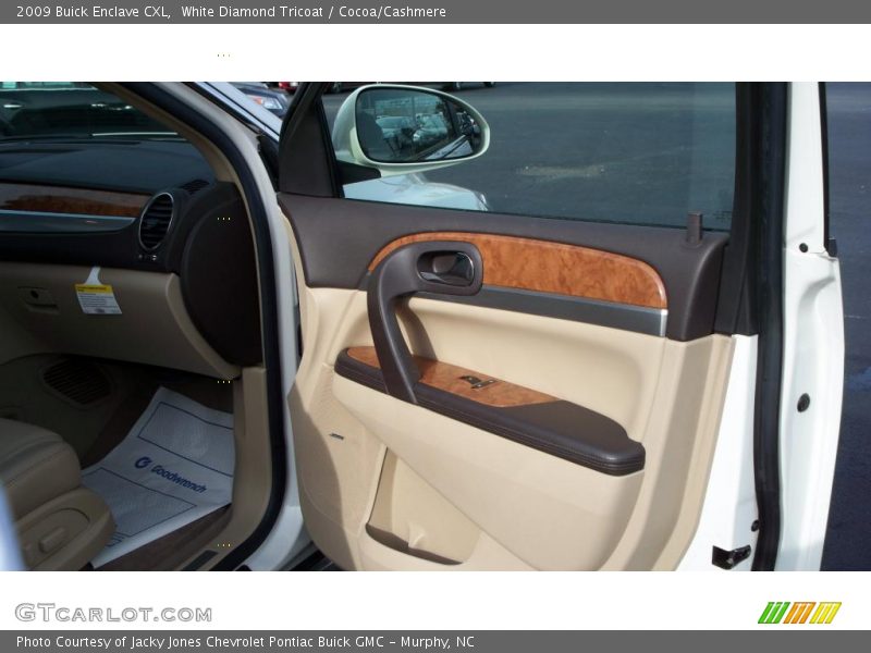 White Diamond Tricoat / Cocoa/Cashmere 2009 Buick Enclave CXL