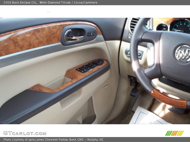 White Diamond Tricoat / Cocoa/Cashmere 2009 Buick Enclave CXL