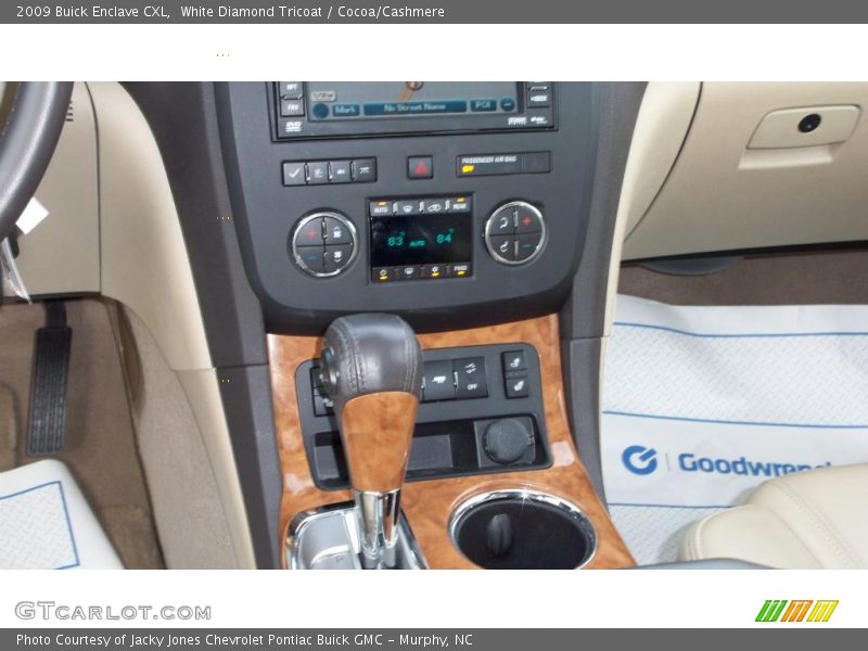 White Diamond Tricoat / Cocoa/Cashmere 2009 Buick Enclave CXL