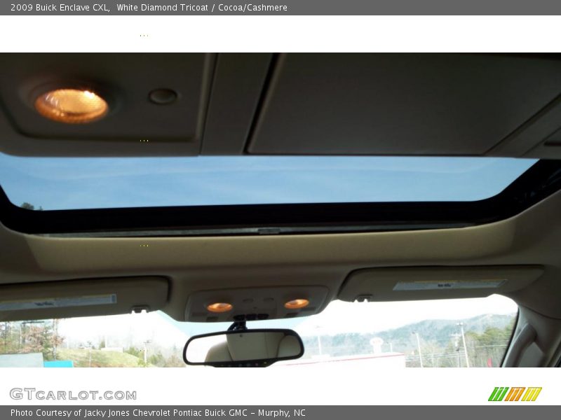 White Diamond Tricoat / Cocoa/Cashmere 2009 Buick Enclave CXL