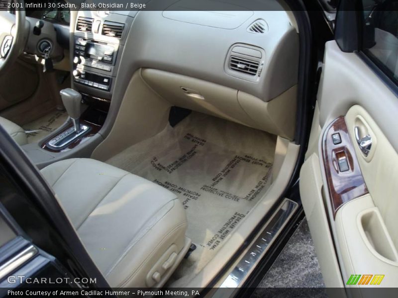 Black Obsidian / Beige 2001 Infiniti I 30 Sedan