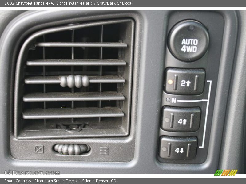 Light Pewter Metallic / Gray/Dark Charcoal 2003 Chevrolet Tahoe 4x4
