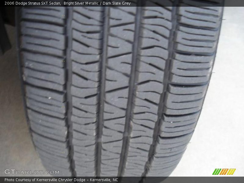 Bright Silver Metallic / Dark Slate Grey 2006 Dodge Stratus SXT Sedan
