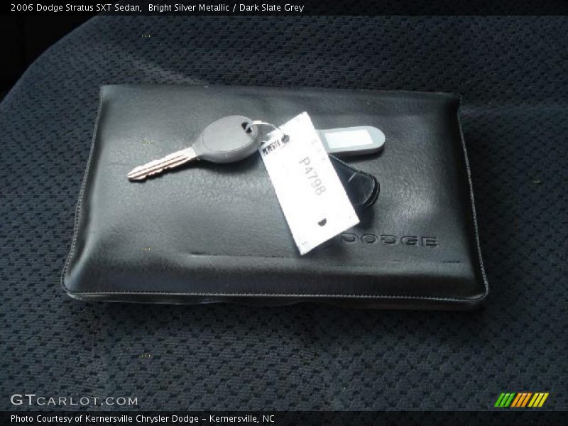 Bright Silver Metallic / Dark Slate Grey 2006 Dodge Stratus SXT Sedan