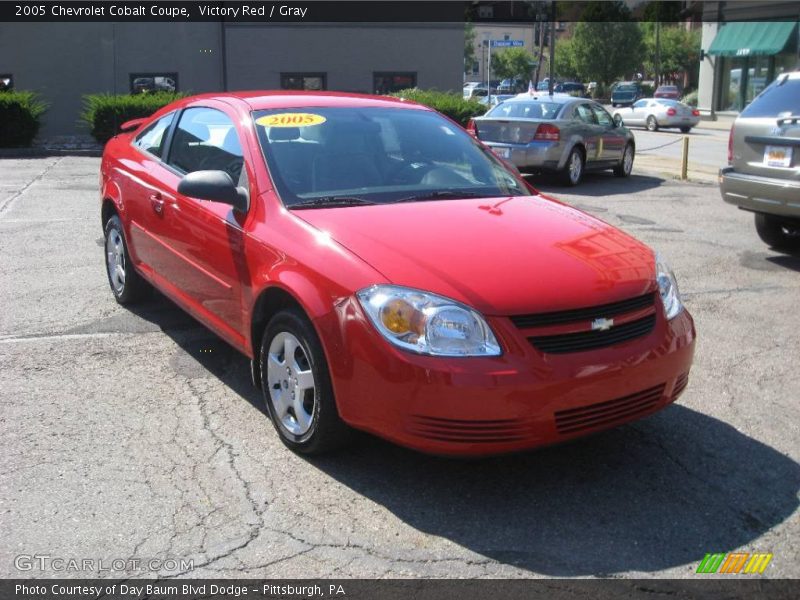 Victory Red / Gray 2005 Chevrolet Cobalt Coupe