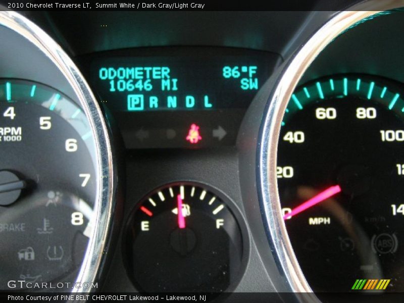 Summit White / Dark Gray/Light Gray 2010 Chevrolet Traverse LT