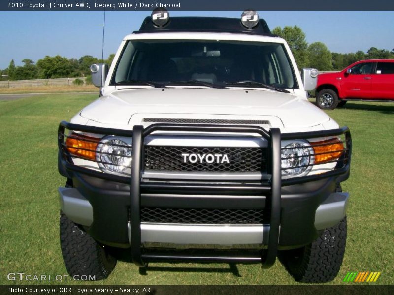 Iceberg White / Dark Charcoal 2010 Toyota FJ Cruiser 4WD