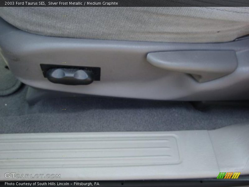 Silver Frost Metallic / Medium Graphite 2003 Ford Taurus SES