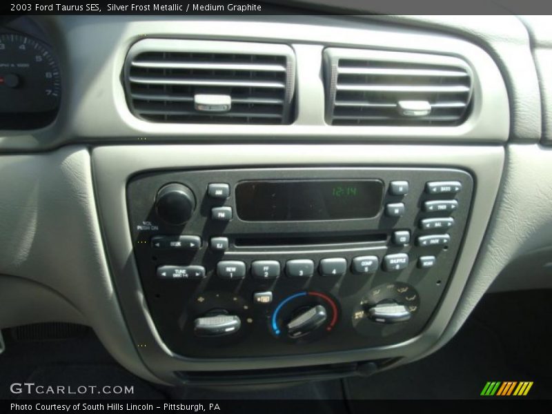 Silver Frost Metallic / Medium Graphite 2003 Ford Taurus SES