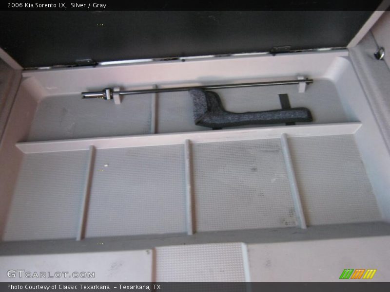 Silver / Gray 2006 Kia Sorento LX