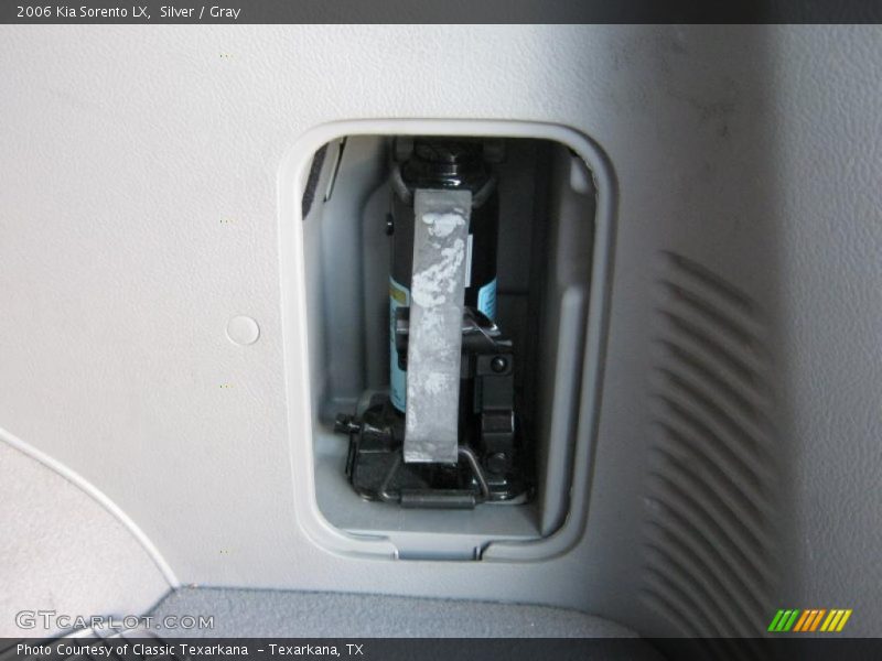 Silver / Gray 2006 Kia Sorento LX