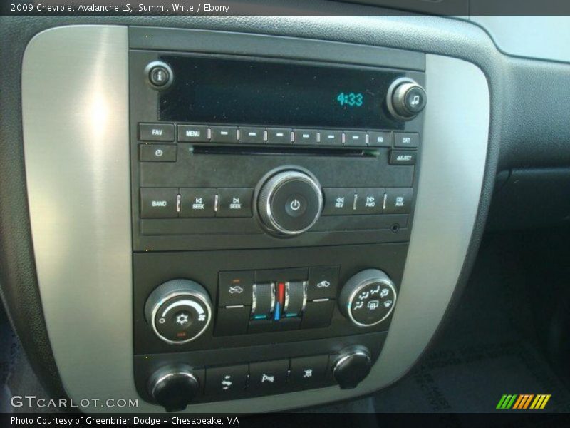 Summit White / Ebony 2009 Chevrolet Avalanche LS