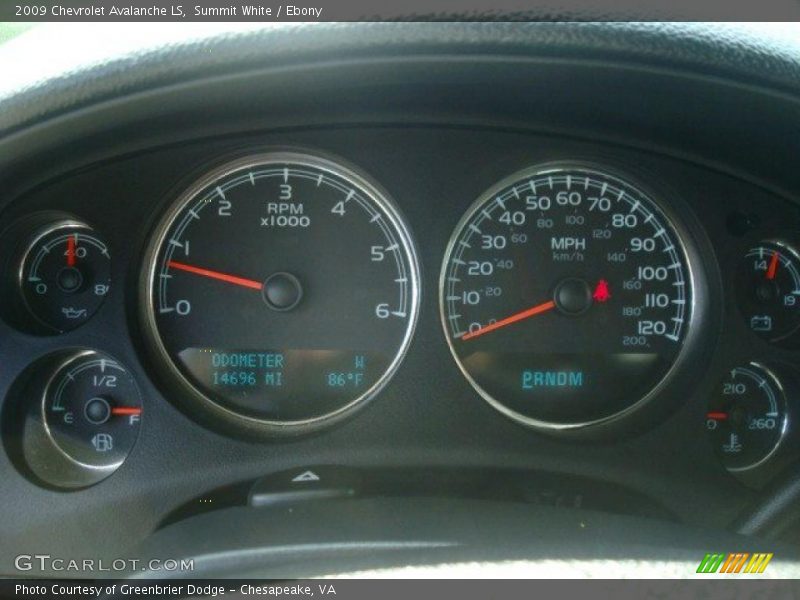Summit White / Ebony 2009 Chevrolet Avalanche LS