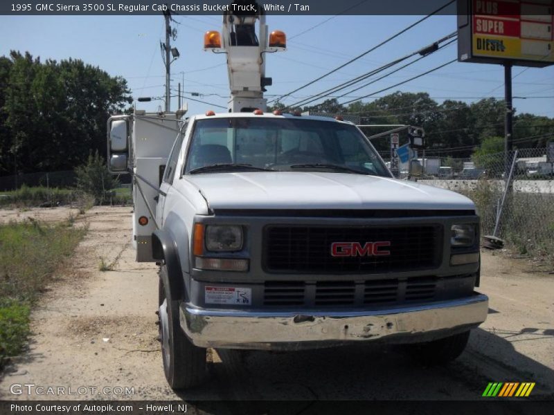 White / Tan 1995 GMC Sierra 3500 SL Regular Cab Chassis Bucket Truck