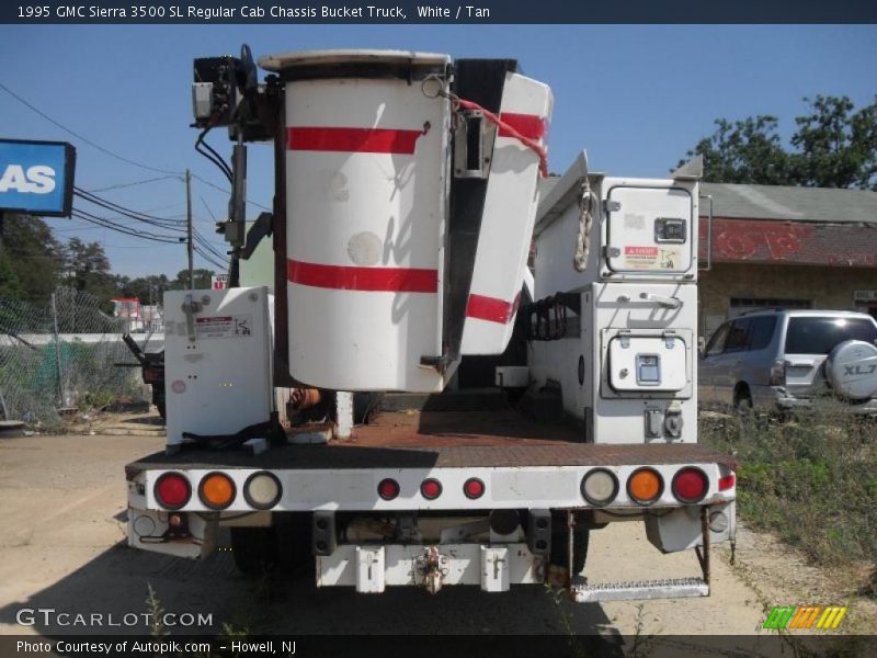 White / Tan 1995 GMC Sierra 3500 SL Regular Cab Chassis Bucket Truck