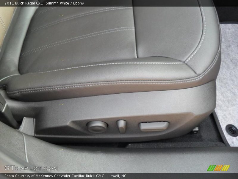 Summit White / Ebony 2011 Buick Regal CXL