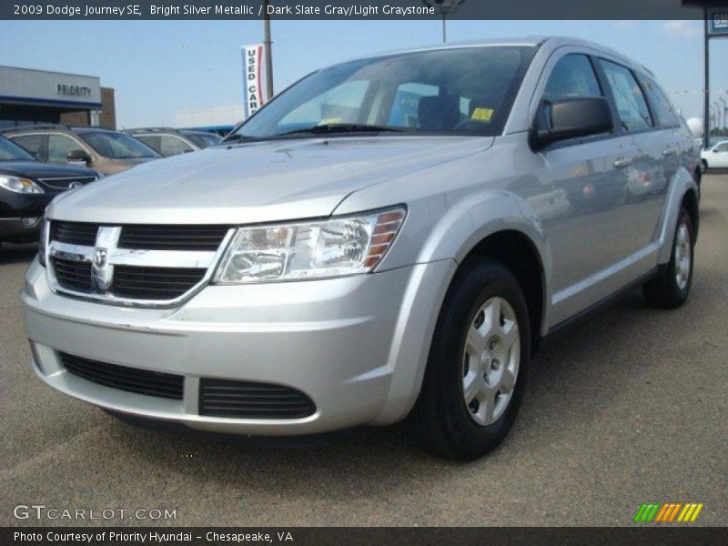 Bright Silver Metallic / Dark Slate Gray/Light Graystone 2009 Dodge Journey SE