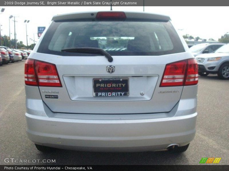 Bright Silver Metallic / Dark Slate Gray/Light Graystone 2009 Dodge Journey SE