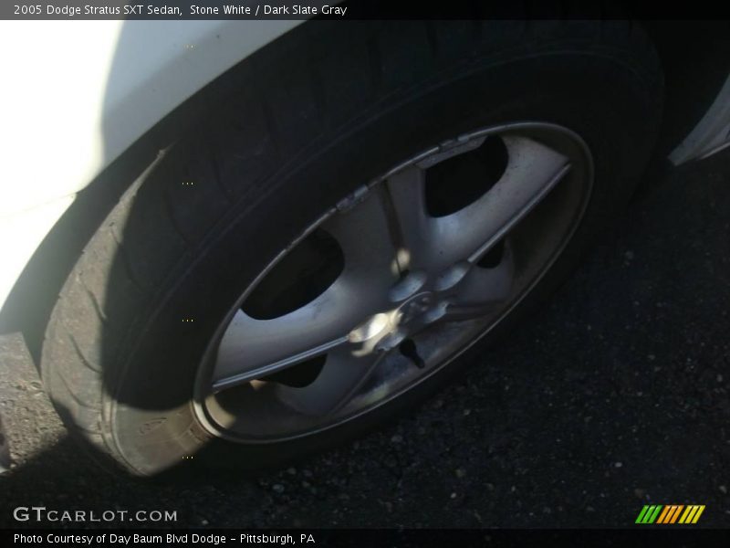 Stone White / Dark Slate Gray 2005 Dodge Stratus SXT Sedan