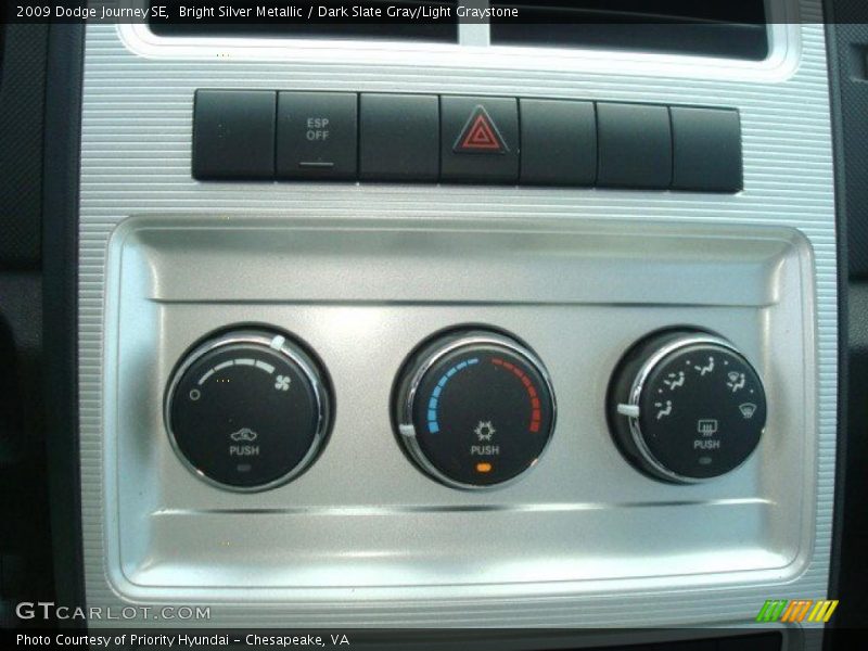 Bright Silver Metallic / Dark Slate Gray/Light Graystone 2009 Dodge Journey SE