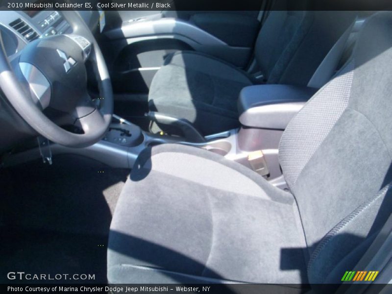 Cool Silver Metallic / Black 2010 Mitsubishi Outlander ES