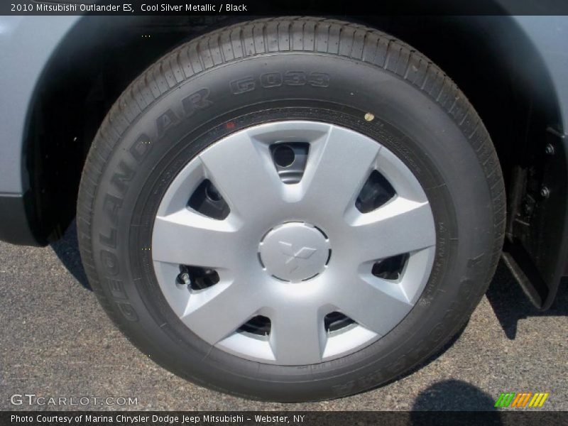 Cool Silver Metallic / Black 2010 Mitsubishi Outlander ES