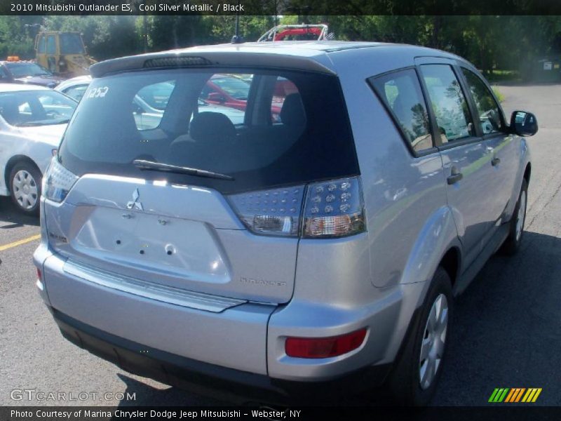 Cool Silver Metallic / Black 2010 Mitsubishi Outlander ES