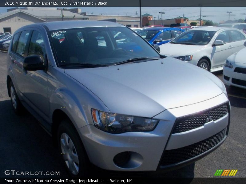 Cool Silver Metallic / Black 2010 Mitsubishi Outlander ES