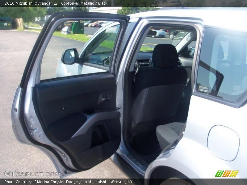 Cool Silver Metallic / Black 2010 Mitsubishi Outlander ES