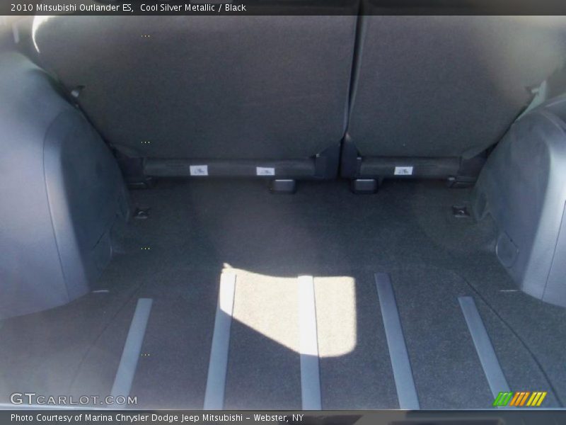 Cool Silver Metallic / Black 2010 Mitsubishi Outlander ES